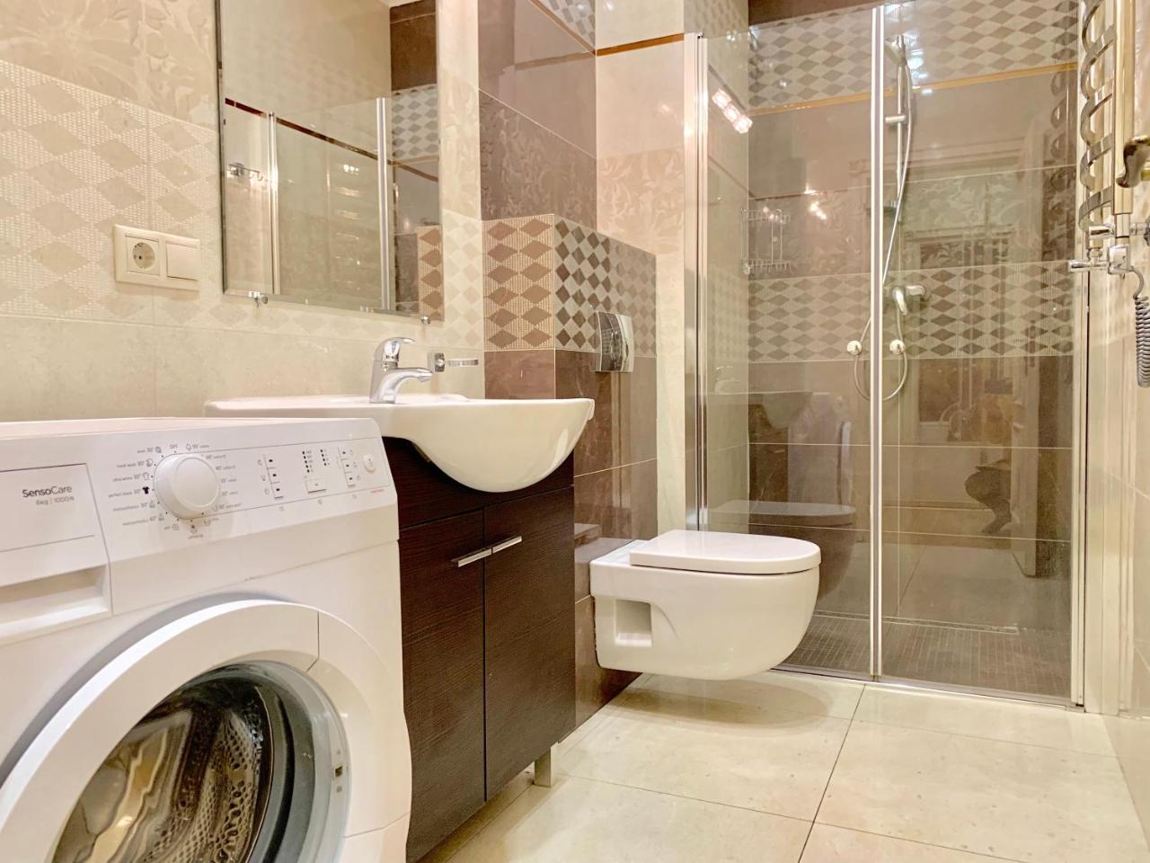 Two-Bedroom On Lesi Ukrainky Lviv Ngoại thất bức ảnh
