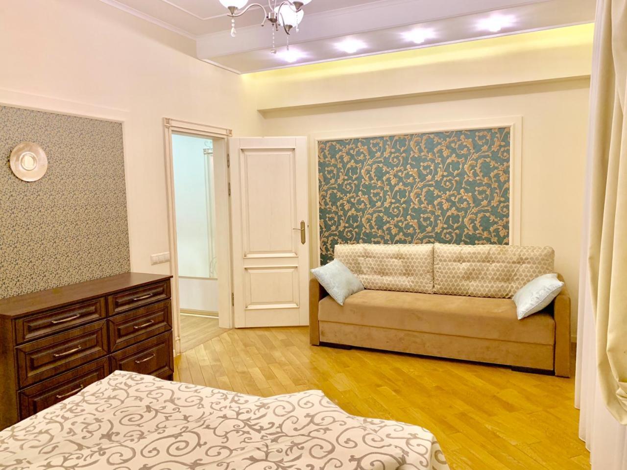 Two-Bedroom On Lesi Ukrainky Lviv Ngoại thất bức ảnh