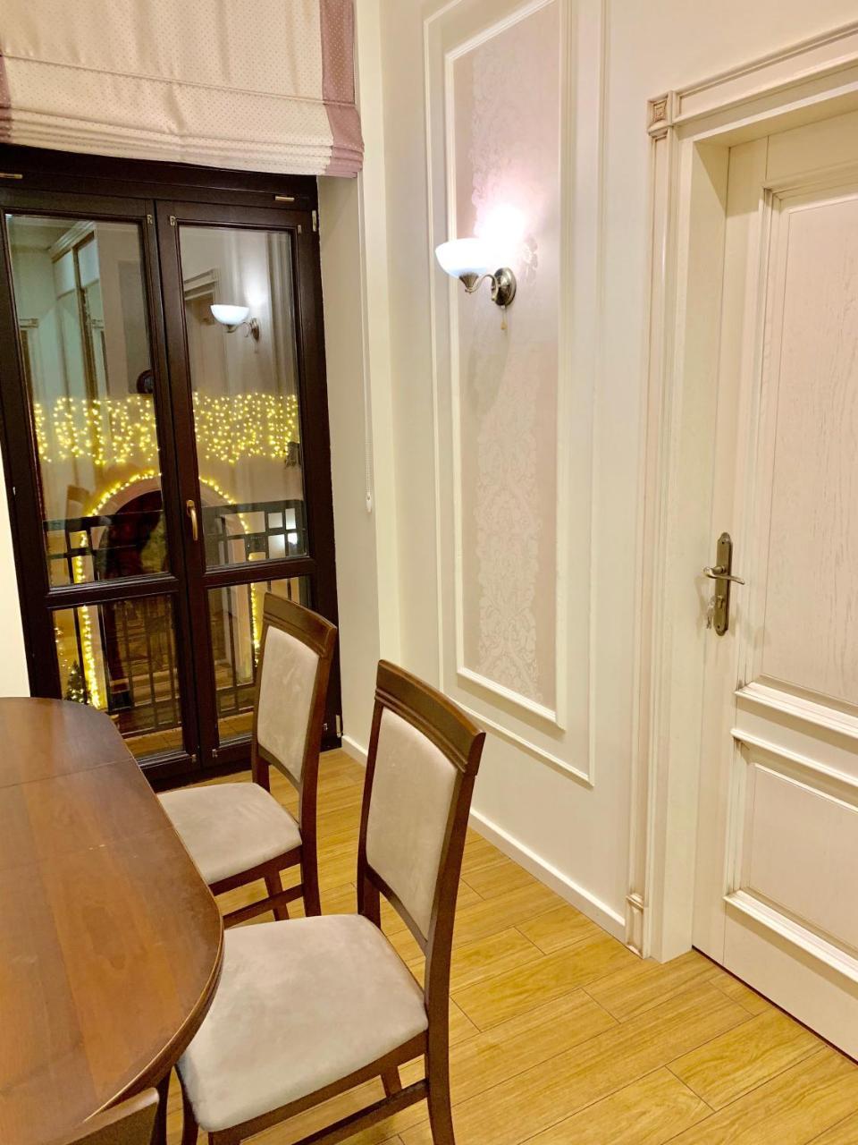 Two-Bedroom On Lesi Ukrainky Lviv Ngoại thất bức ảnh